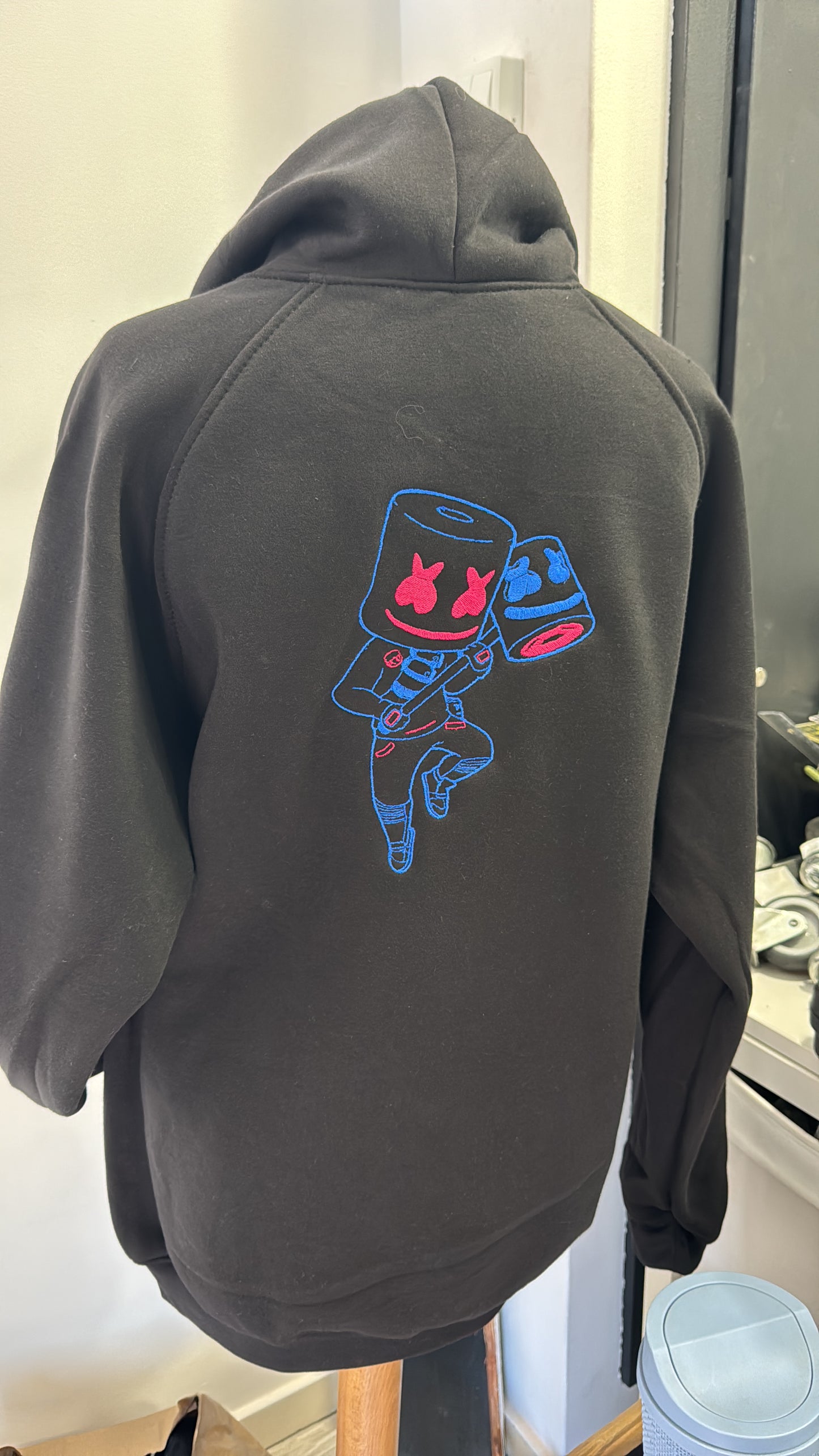 marshmallow sweatshirt bordada