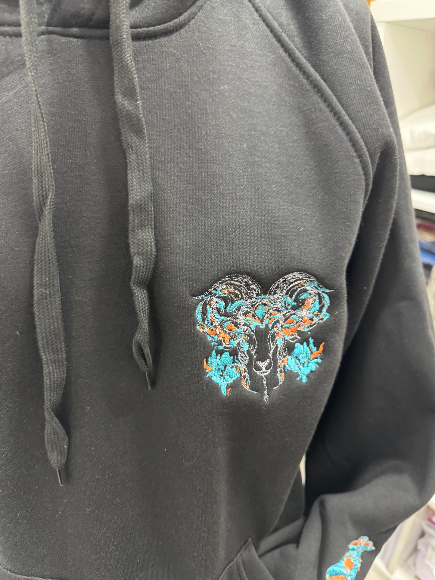 Capricornio sweatshirt bordada